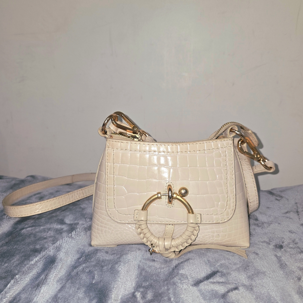Elegant Cream Croc-Embossed Women's Bag